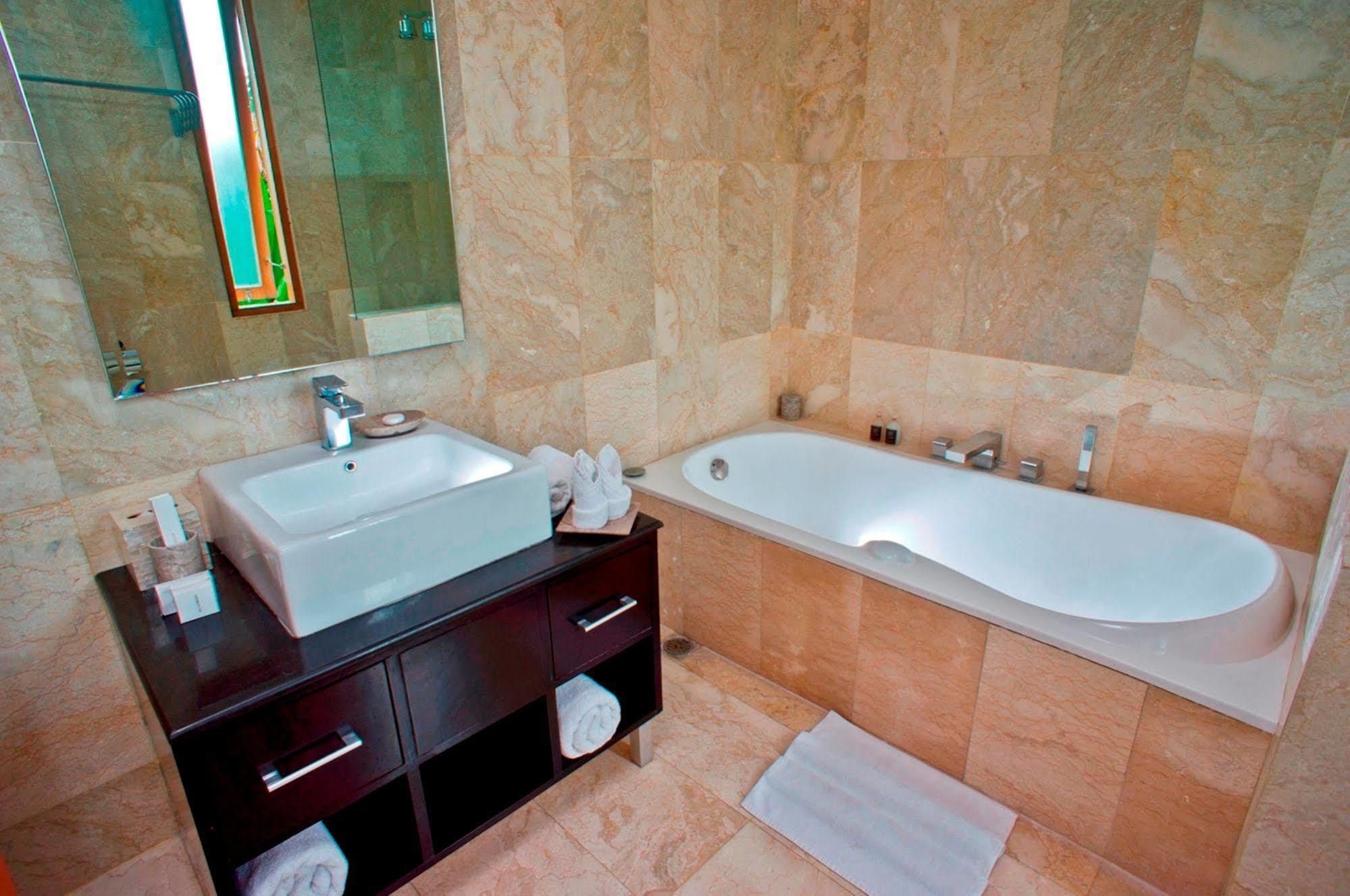 Villa Travis Seminyak Eksteriør billede