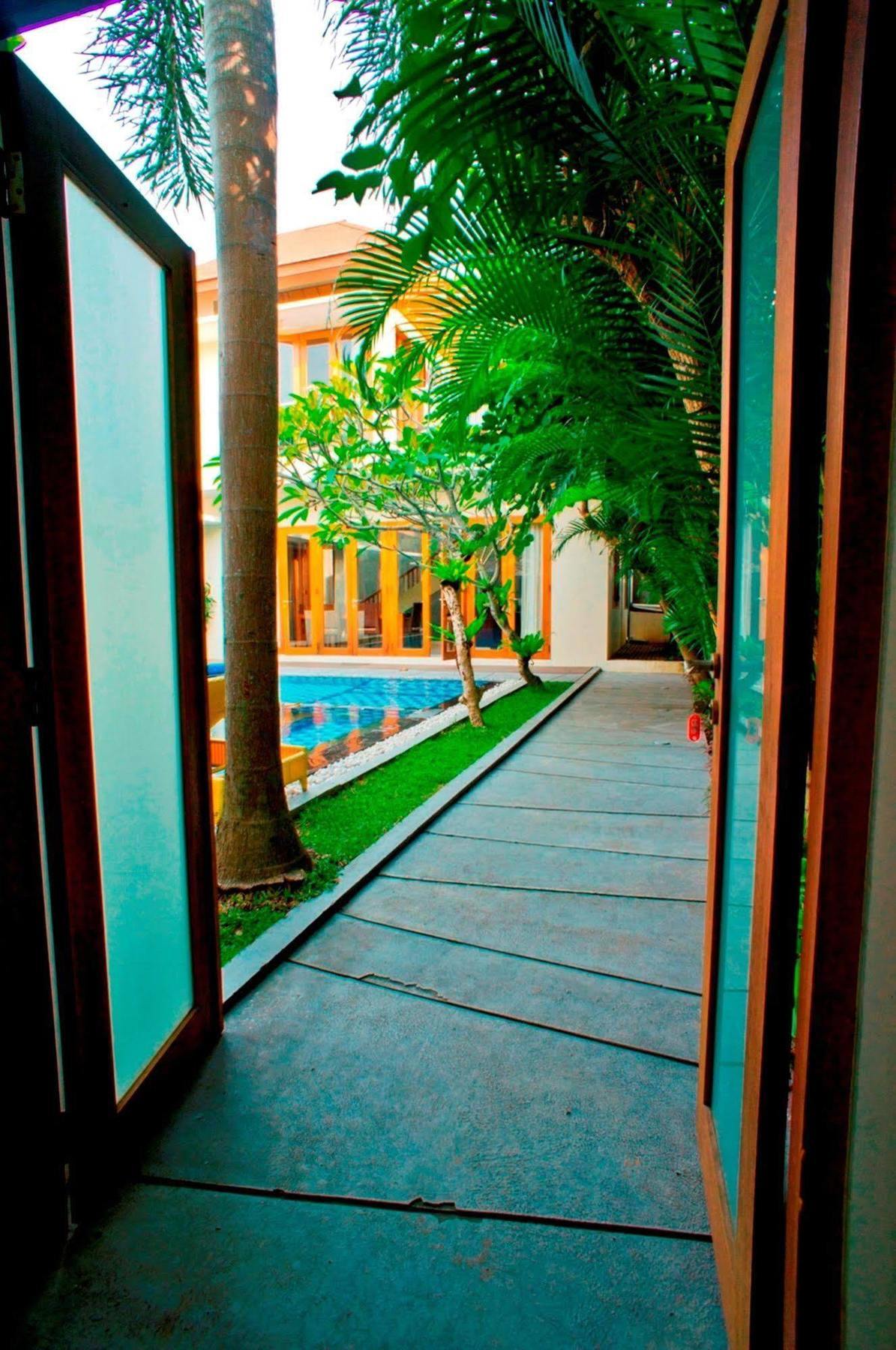 Villa Travis Seminyak Eksteriør billede